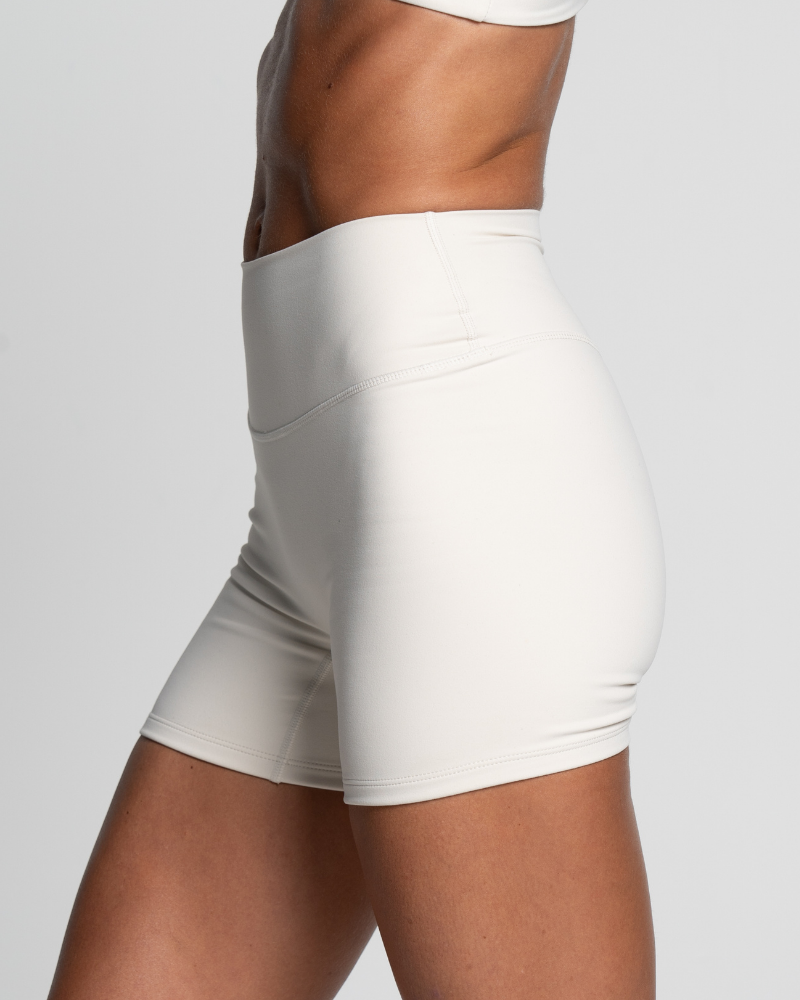 Not Your Basic Shorts 2.0 - Off-White (Invisible Scrunch)